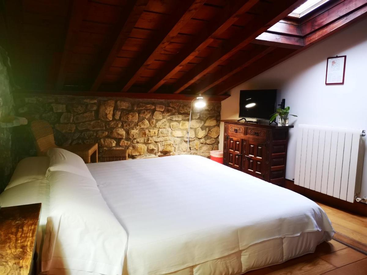 Posada Los Calderones Santillana del Mar Zewnętrze zdjęcie