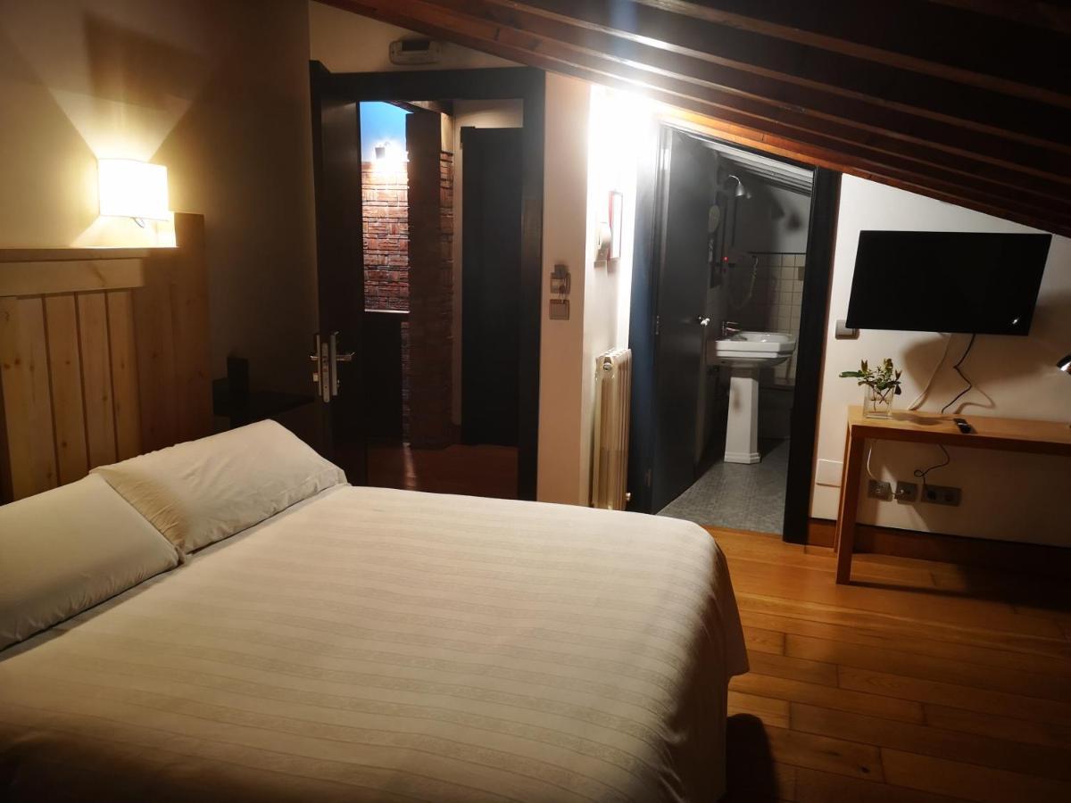 Posada Los Calderones Santillana del Mar Zewnętrze zdjęcie